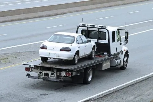 Tow truck crashes with vehicle in Vineyard.