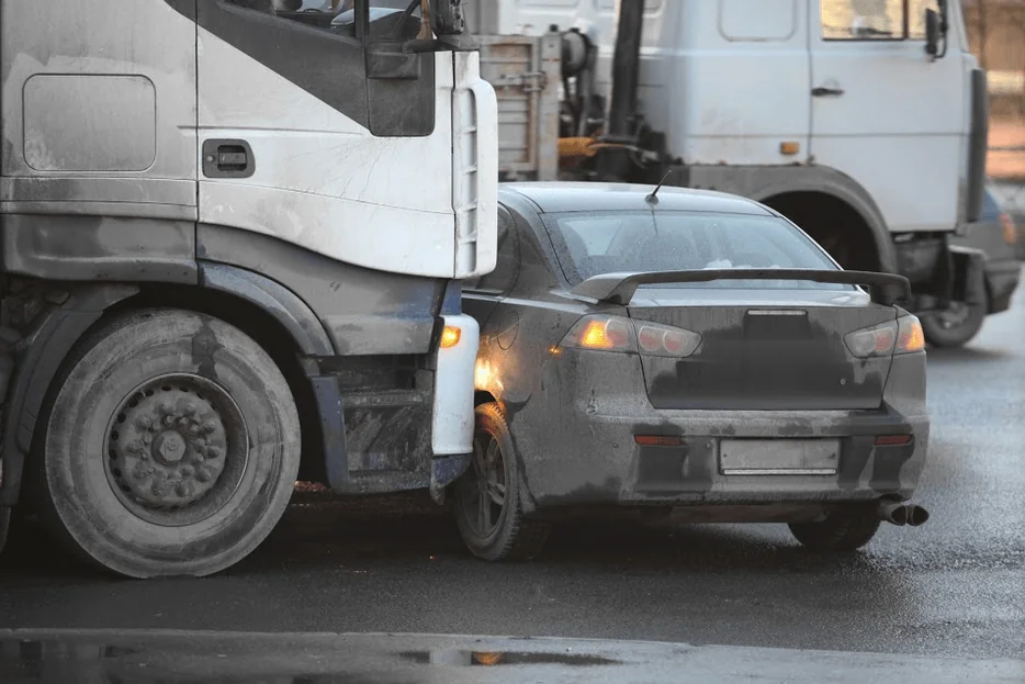 North Highlands Truck Crash With Injuries Disrupts I-80 Traffic and Sustained Damage.