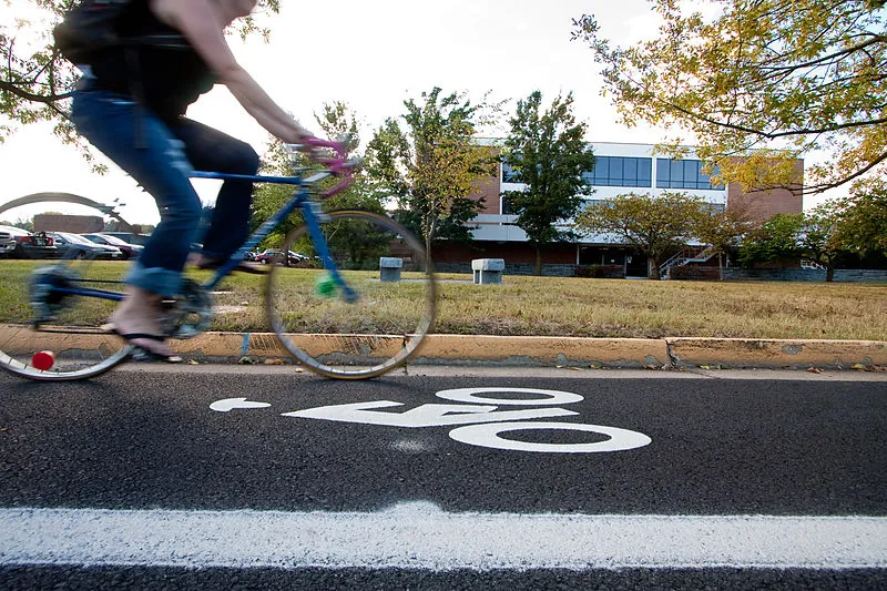 800px-Bicycle_Lane_on_Eastern_Mennonite_University_Campus