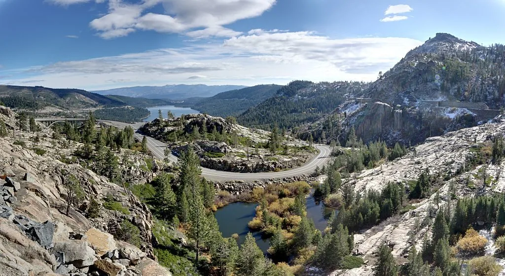 1024px-Donner_Memorial_State_Park_-_Flickr_-_Joe_Parks-1024x561