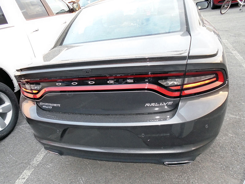 2015_Dodge_Charger_LX_Rallye-AWD_rear_full