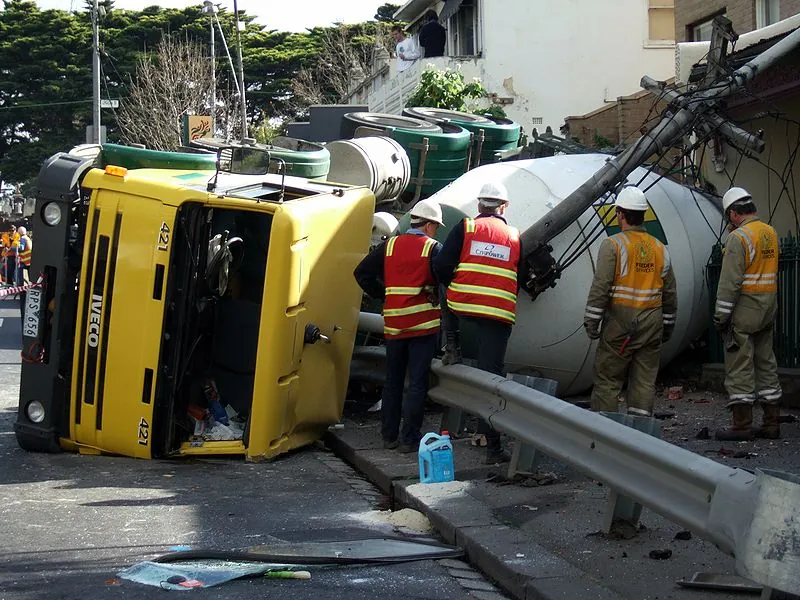 800px-Cement_truck_crash