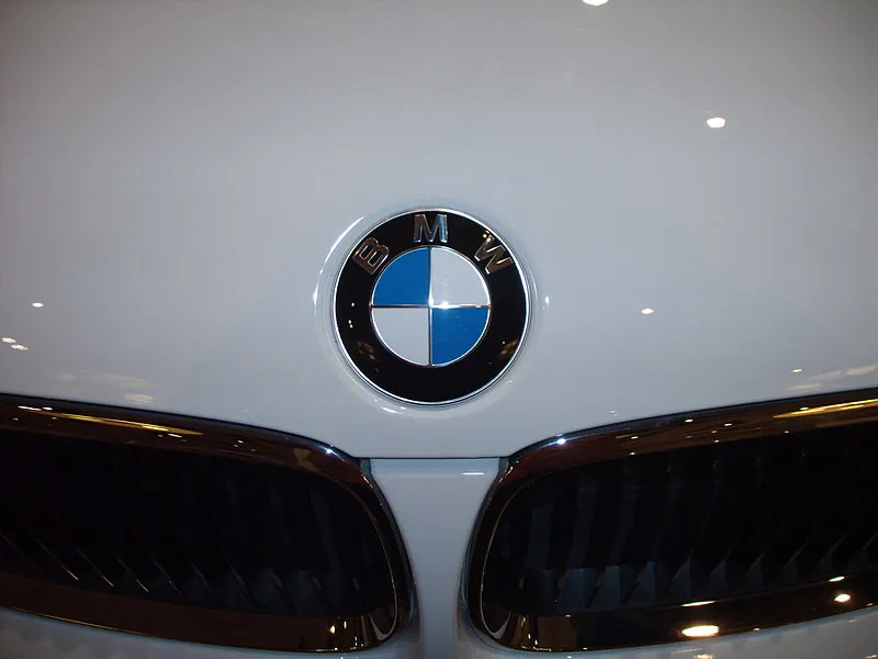 BMW_Logo_on_White_Car