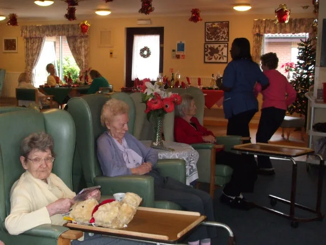 /wp-content/uploads/files/2017/04/Christmas_Day_in_a_nursing_home_-_geograph.org_.uk_-_1091150.jpg