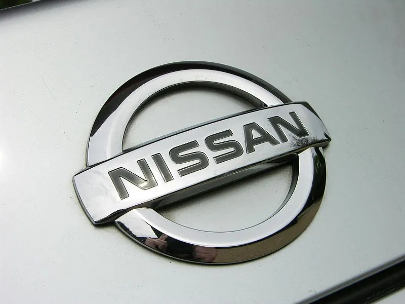 800px-2009_Nissan_GT-R_Premium_-_Flickr_-_The_Car_Spy_12