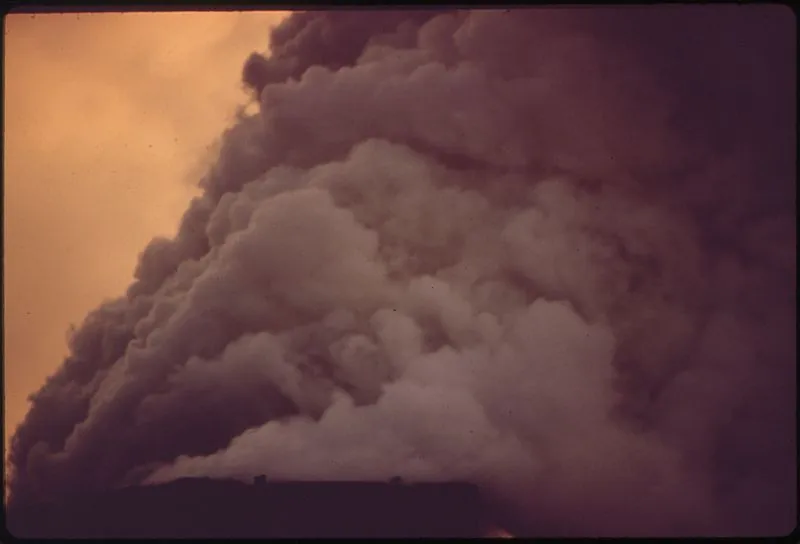 800px-SMOKE_FROM_ARMCO_STEEL_ON_A_SUNDAY_AFTERNOON_-_NARA_-_545916