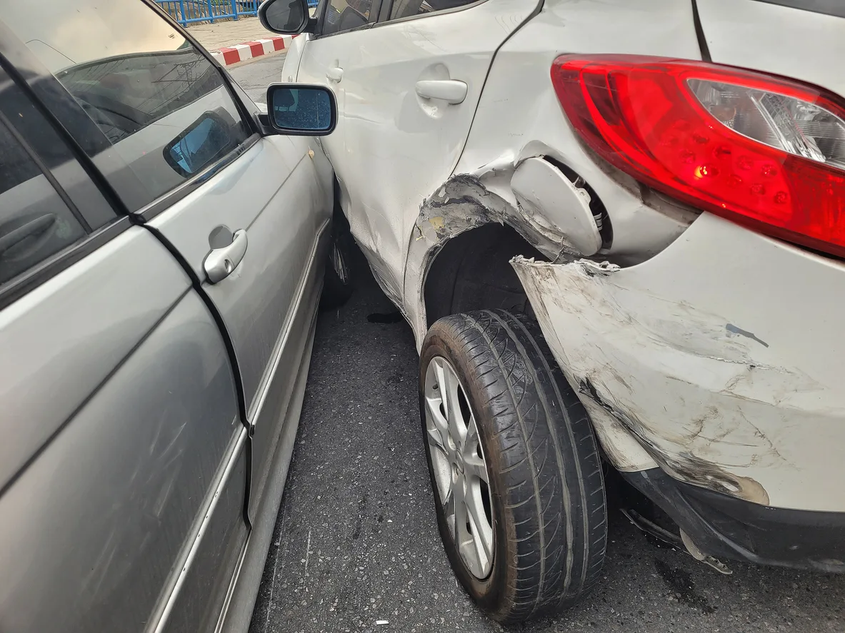 Elk Grove Crash: 2 Cars Collide on Vintage Park, Minor Injuries Reported